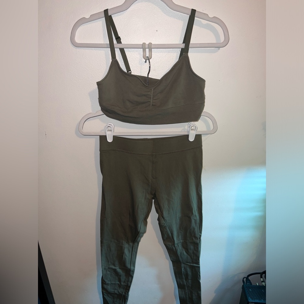 Aerie "chill" workout set